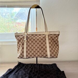 Gucci Abbey Zippered Tote Bag